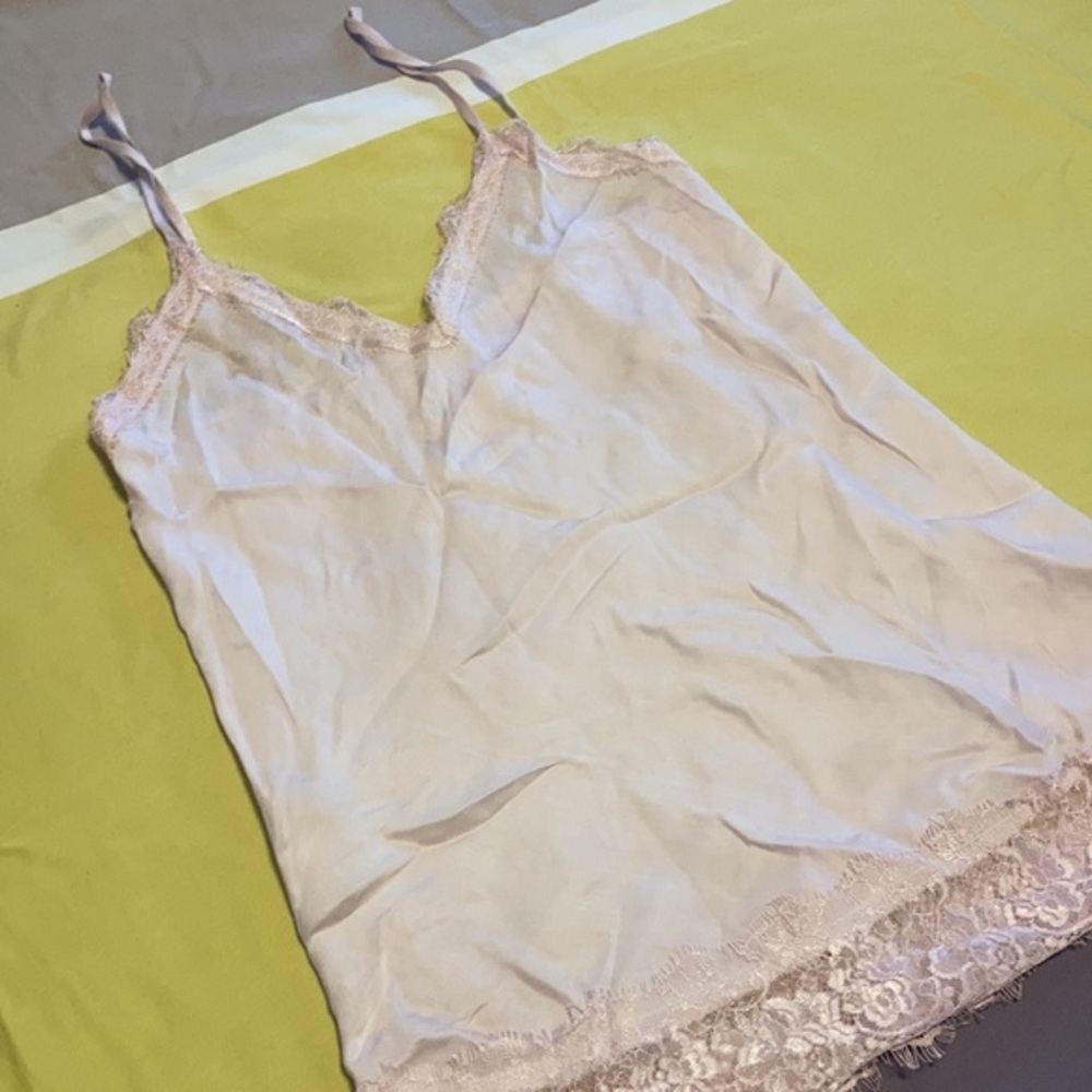 4/$20 pink light Lace camisole sheer urban outfitters lavender small